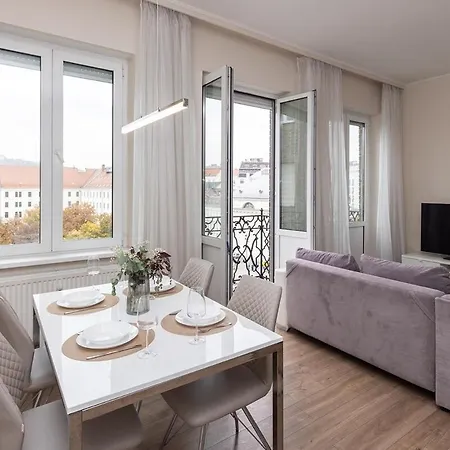 Center Apartment! شقة *