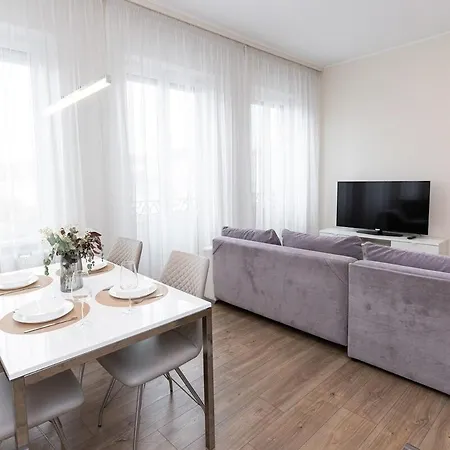 Apartment Center Apartment! *