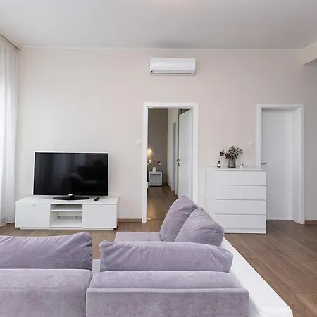 Apartment Center Apartment!